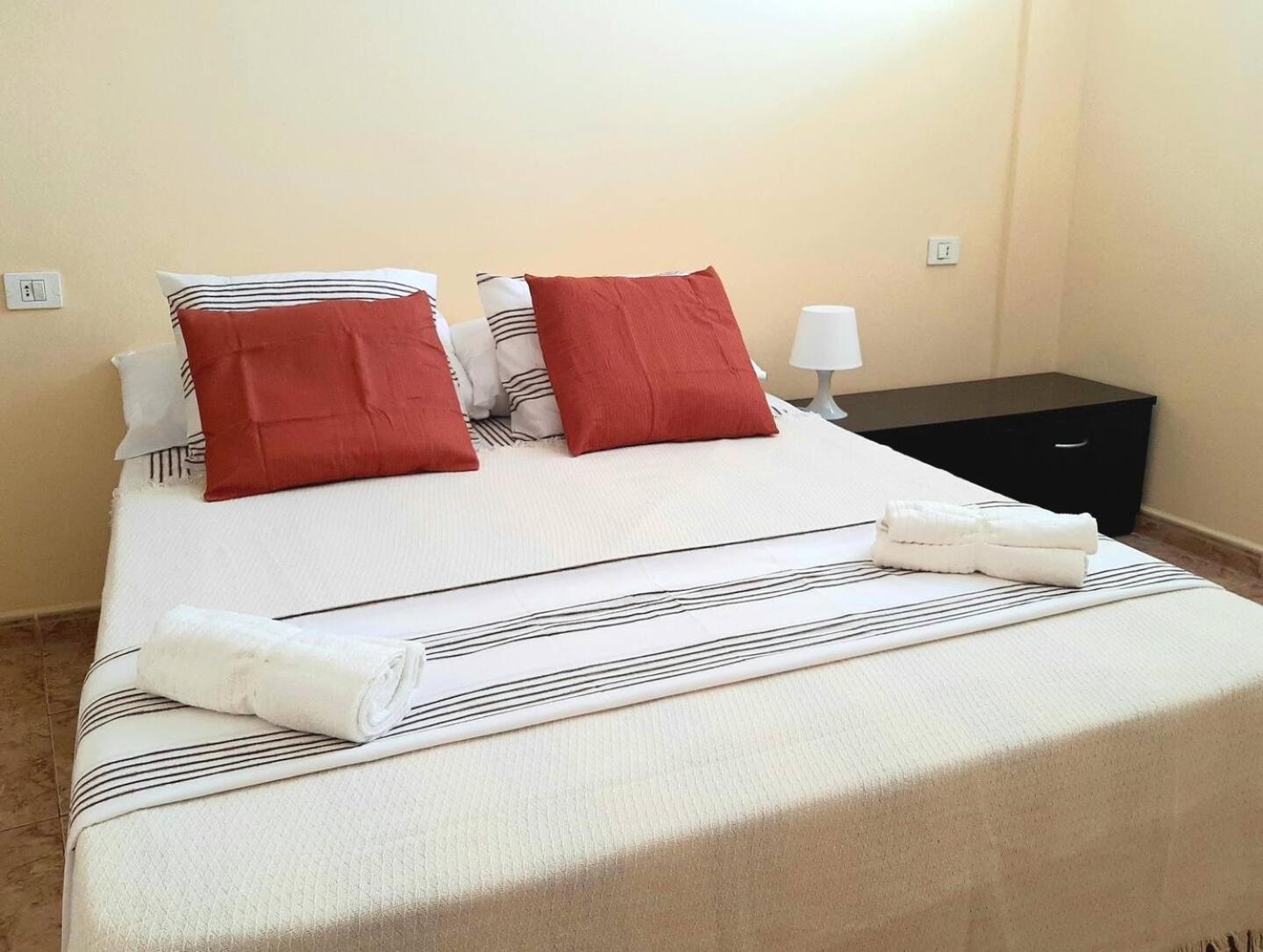 Perfectly Located Apartment With Pool Плая де лас Америкас Екстериор снимка